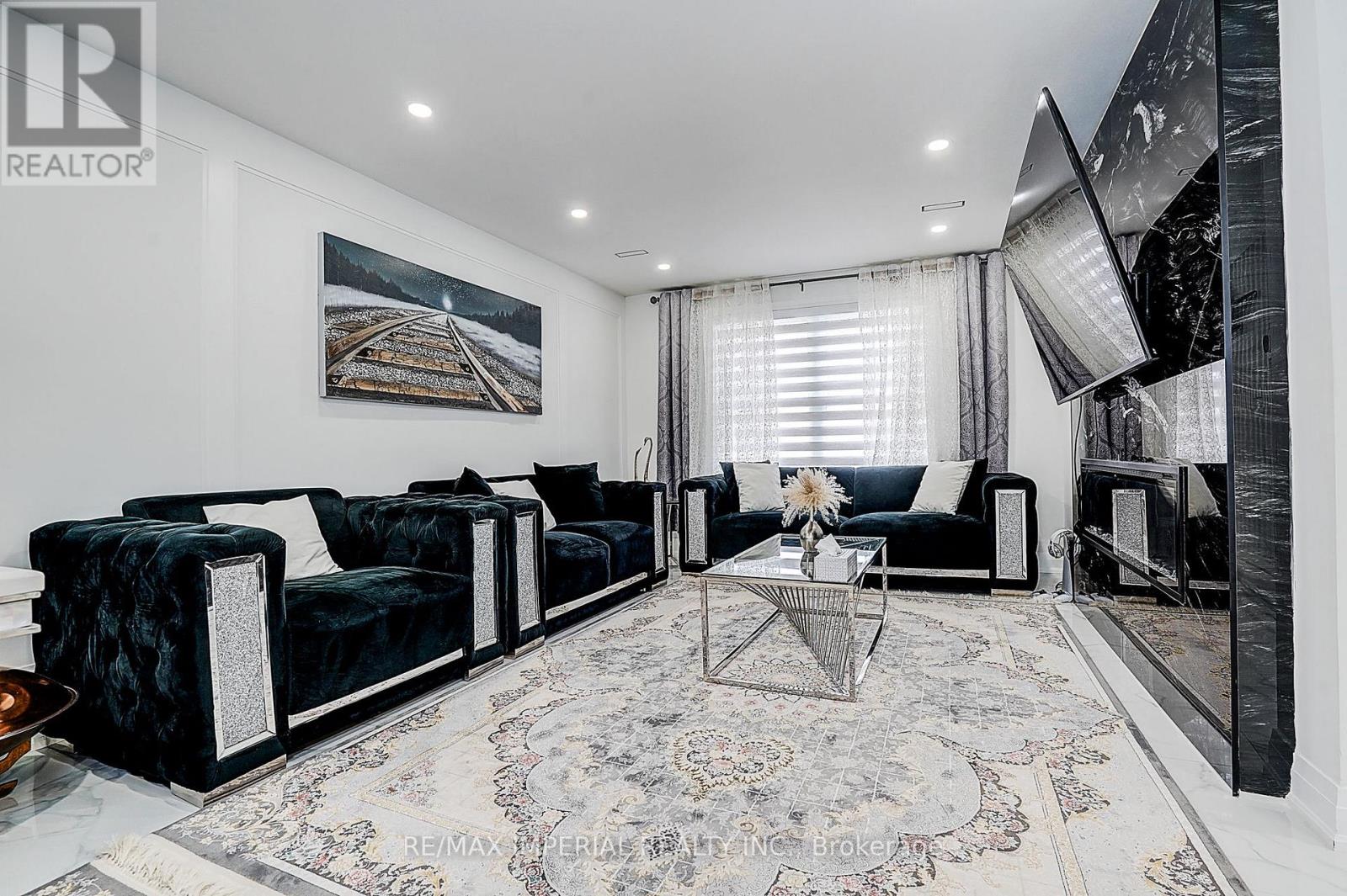 332 Dixon Boulevard, Newmarket, Ontario  L3Y 4V6 - Photo 9 - N12562774