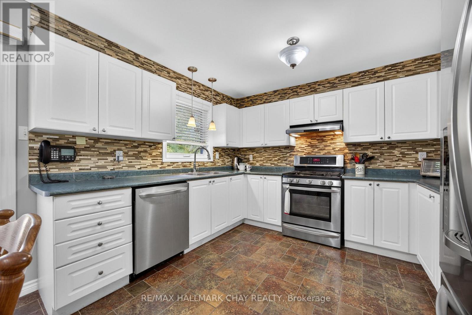 2446 Ralph Street, Innisfil, Ontario  L9S 2G4 - Photo 10 - N12562796