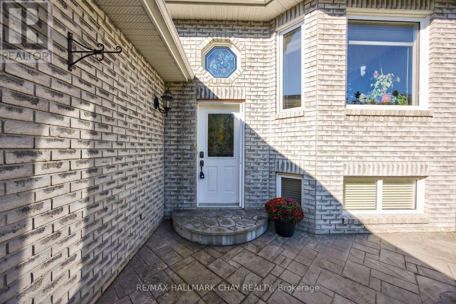 2446 Ralph Street, Innisfil, Ontario  L9S 2G4 - Photo 5 - N12562796