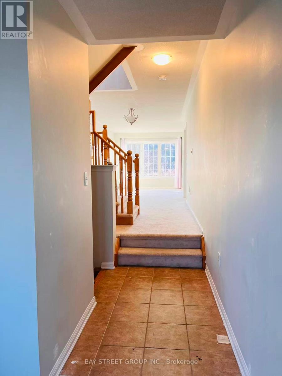 253 Weldon Road, Whitchurch-Stouffville, Ontario  L4A 0A4 - Photo 3 - N12562830