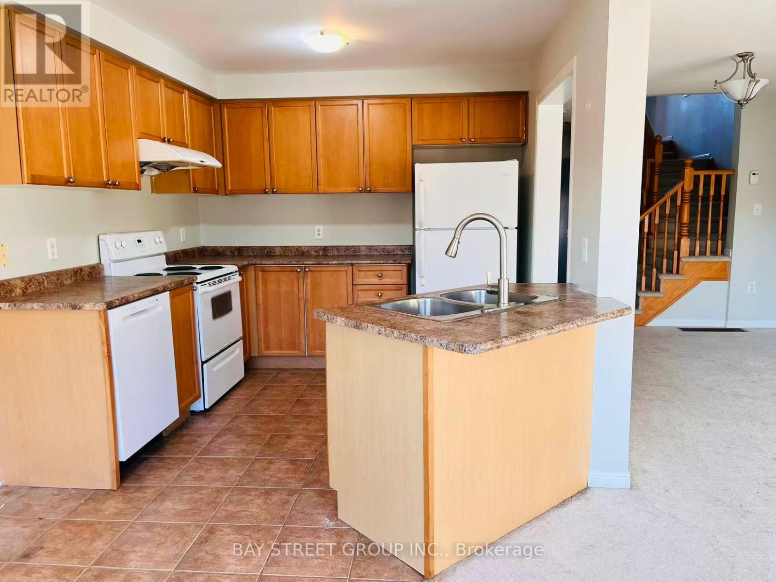 253 Weldon Road, Whitchurch-Stouffville, Ontario  L4A 0A4 - Photo 5 - N12562830