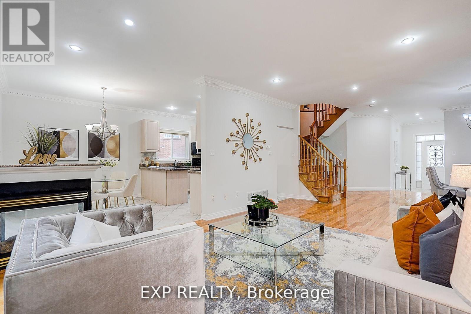 12 Tormina Court, Markham, Ontario  L3S 4R2 - Photo 5 - N12562838