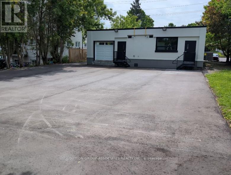 260 Mississaga Street W, Orillia, Ontario  L3V 3B8 - Photo 2 - S12562674