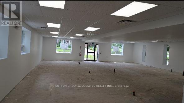 260 Mississaga Street W, Orillia, Ontario  L3V 3B8 - Photo 3 - S12562674