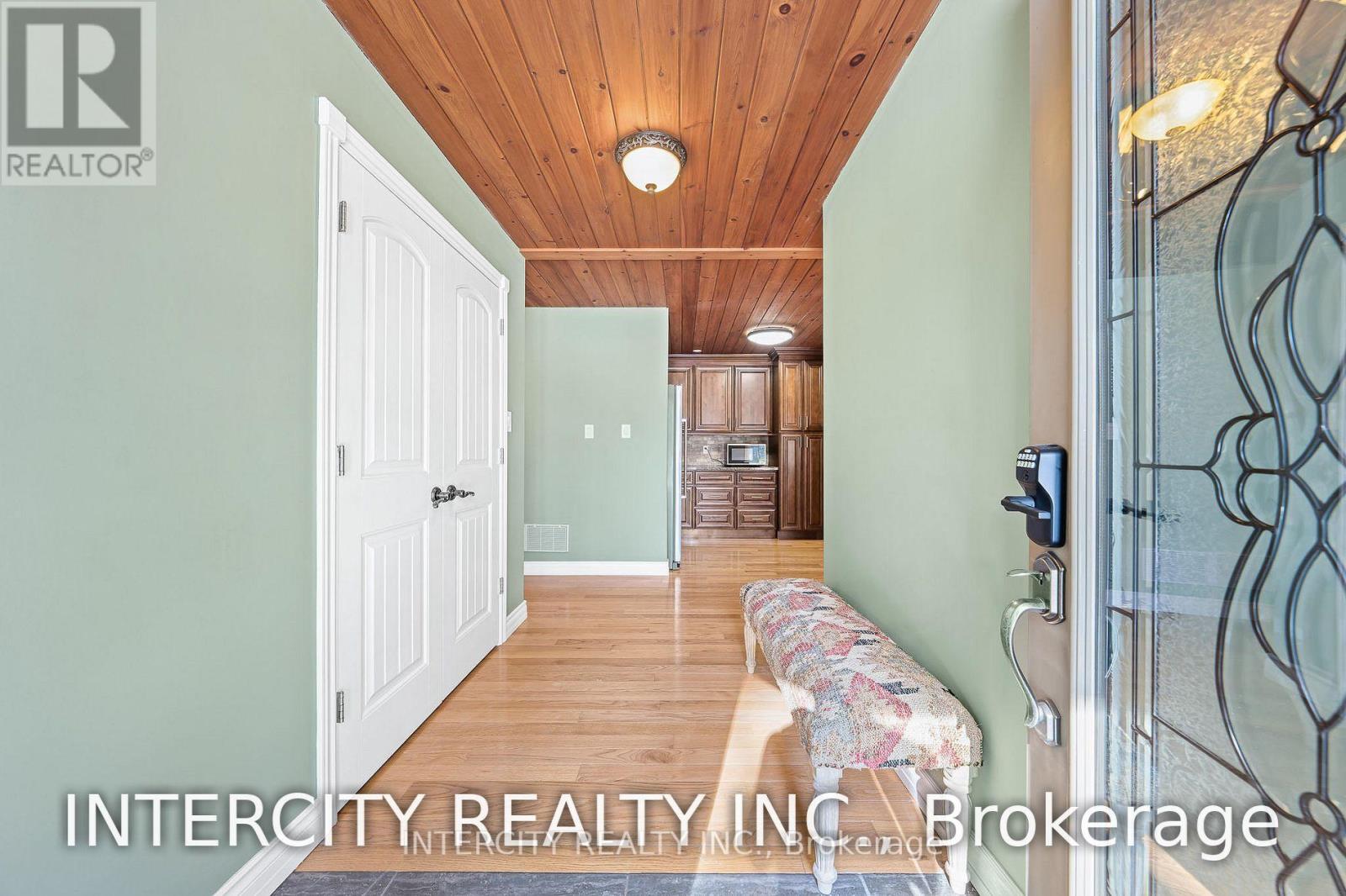 229 Sunnidale Road, Wasaga Beach, Ontario  L9Z 2T4 - Photo 3 - S12562826