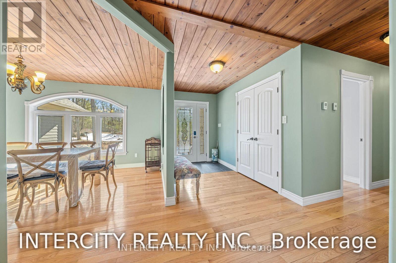 229 Sunnidale Road, Wasaga Beach, Ontario  L9Z 2T4 - Photo 4 - S12562826