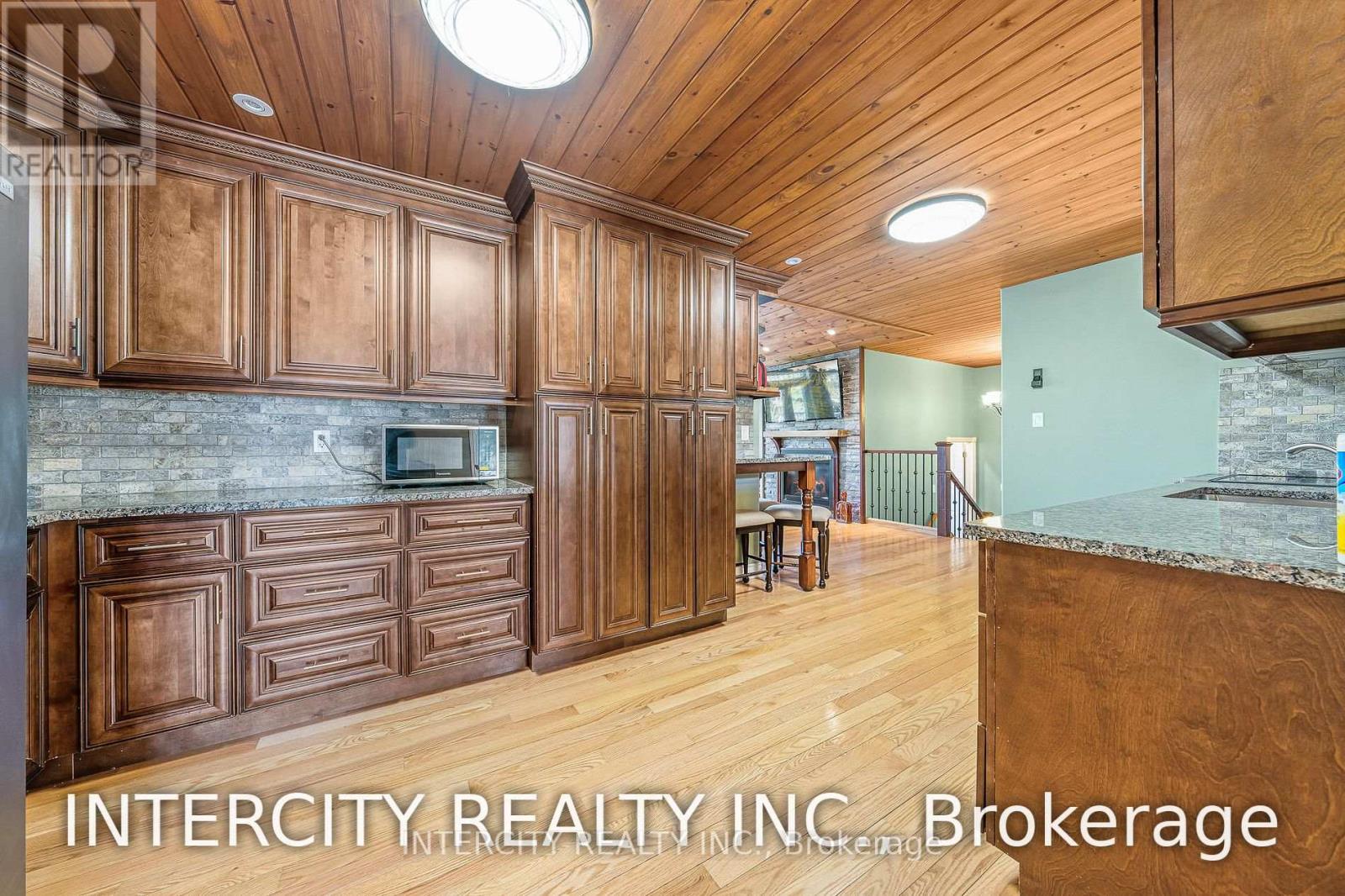 229 Sunnidale Road, Wasaga Beach, Ontario  L9Z 2T4 - Photo 7 - S12562826