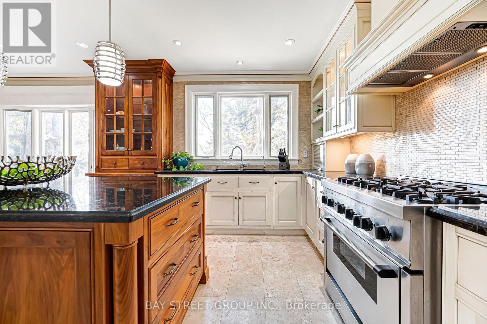 136 Humbercrest Boulevard, Toronto, Ontario  M6S 4L3 - Photo 19 - W12562634