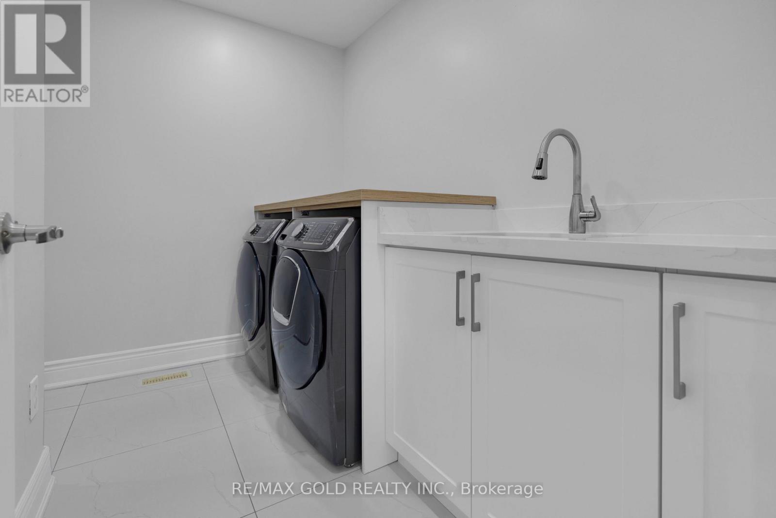 48 Fountainview Way, Brampton, Ontario  L6S 6K6 - Photo 11 - W12562638