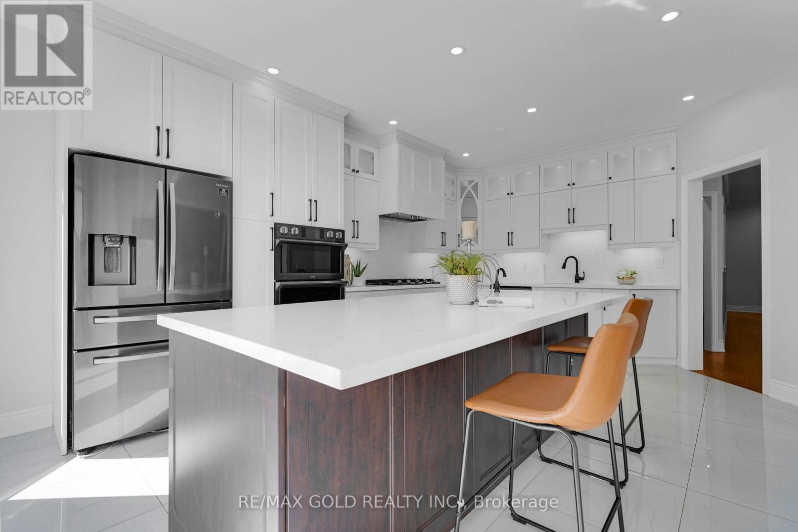 48 Fountainview Way, Brampton, Ontario  L6S 6K6 - Photo 16 - W12562638