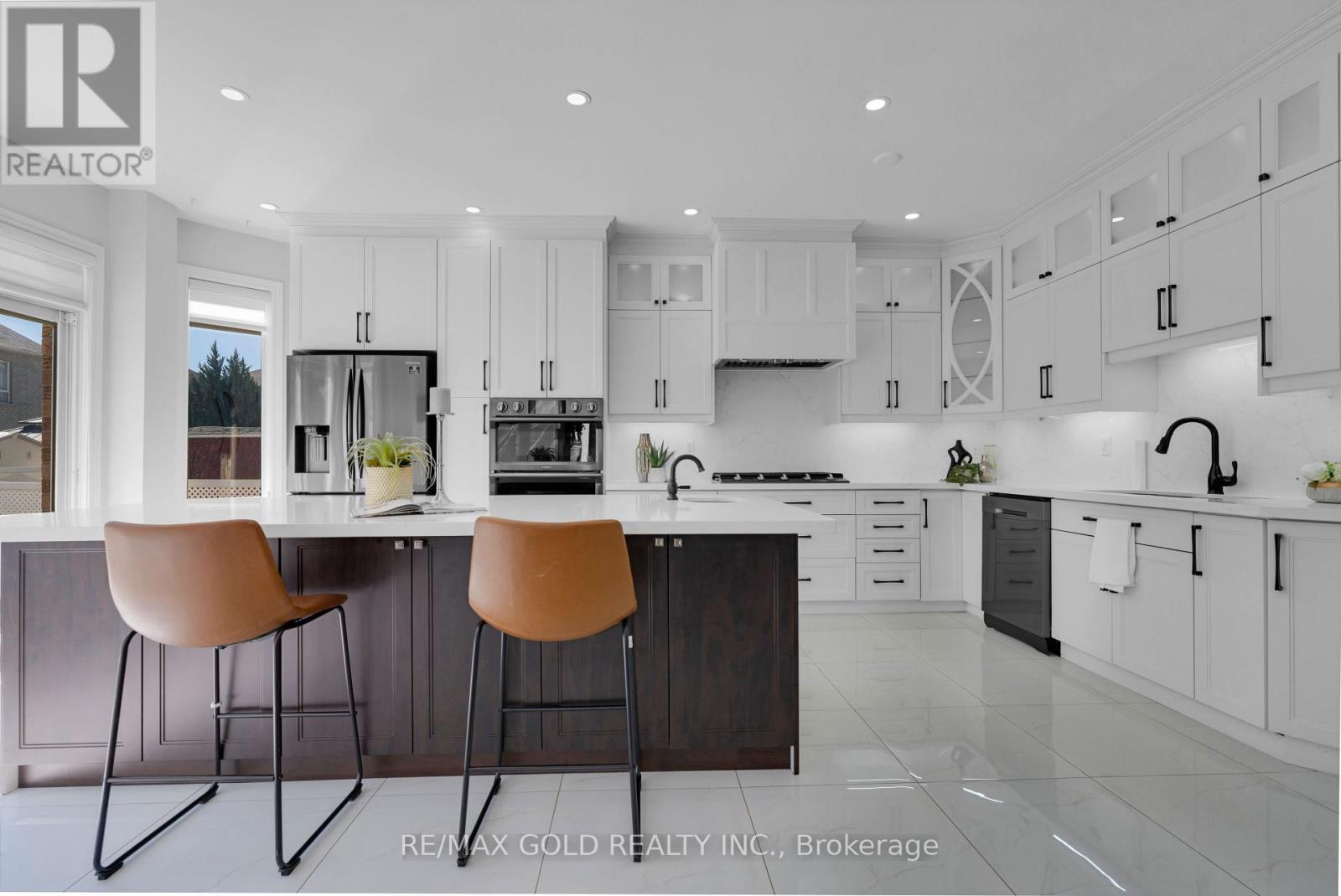 48 Fountainview Way, Brampton, Ontario  L6S 6K6 - Photo 17 - W12562638