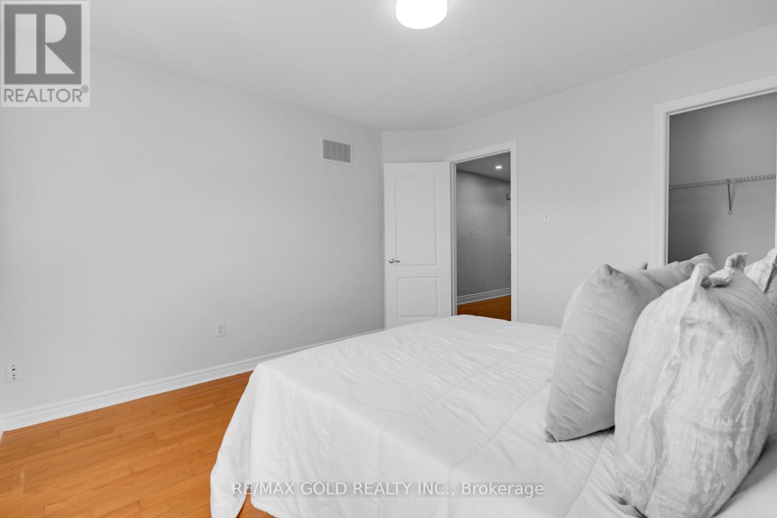 48 Fountainview Way, Brampton, Ontario  L6S 6K6 - Photo 26 - W12562638