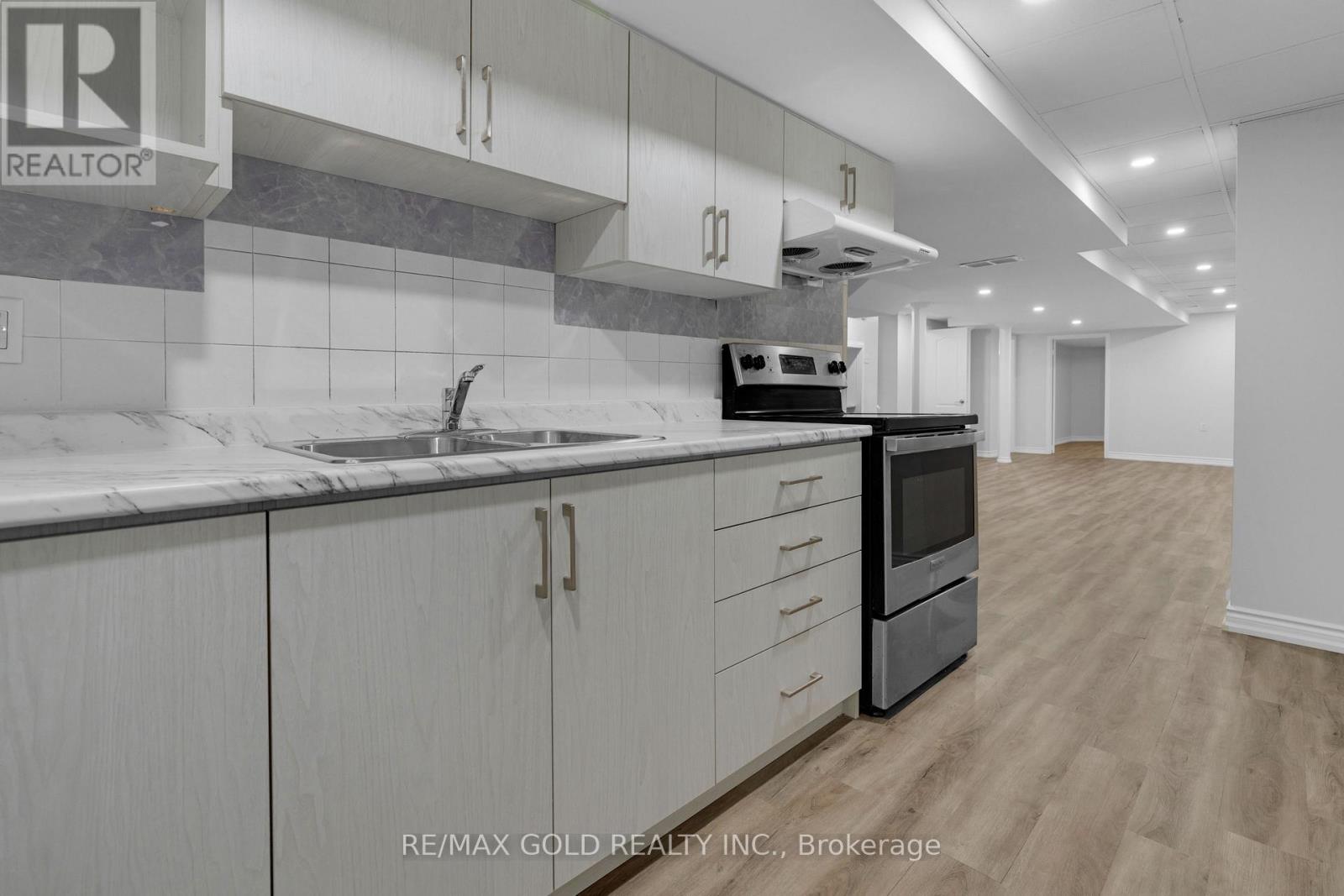 48 Fountainview Way, Brampton, Ontario  L6S 6K6 - Photo 36 - W12562638