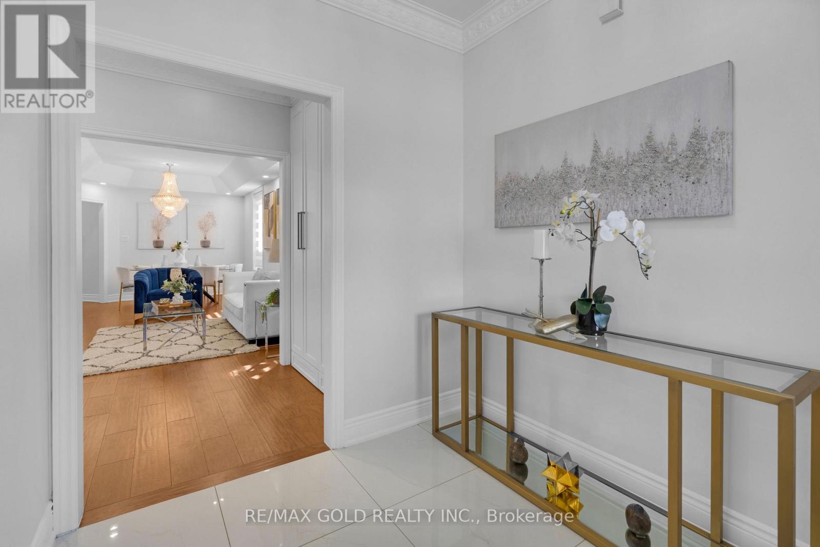 48 Fountainview Way, Brampton, Ontario  L6S 6K6 - Photo 6 - W12562638