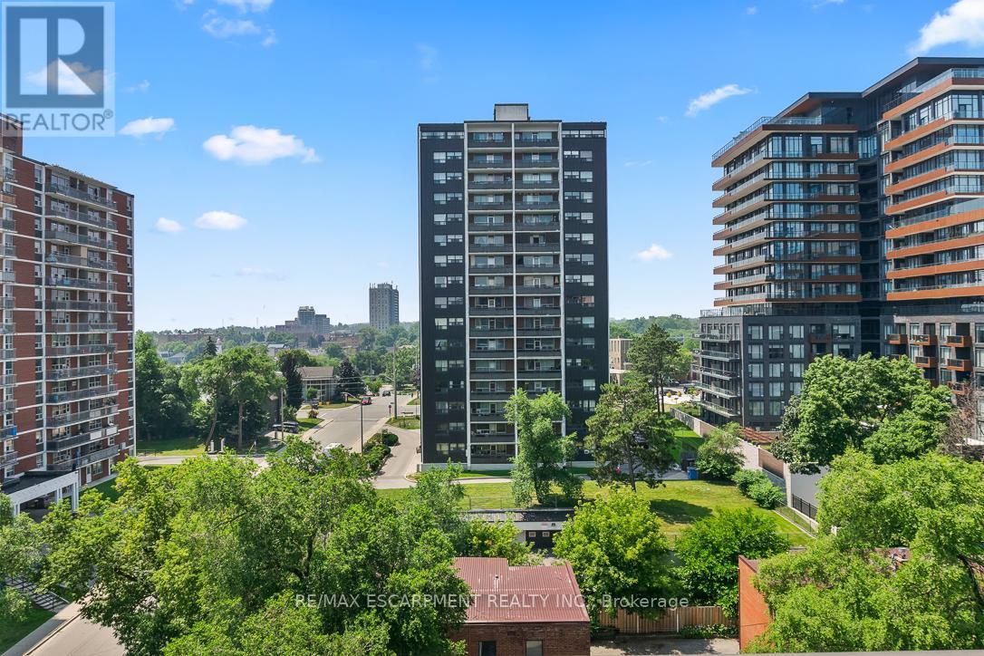 805 - 15 Elizabeth Street N, Mississauga, Ontario  L5G 2Z3 - Photo 12 - W12562640