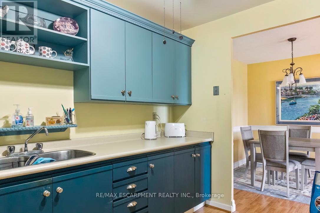 805 - 15 Elizabeth Street N, Mississauga, Ontario  L5G 2Z3 - Photo 18 - W12562640