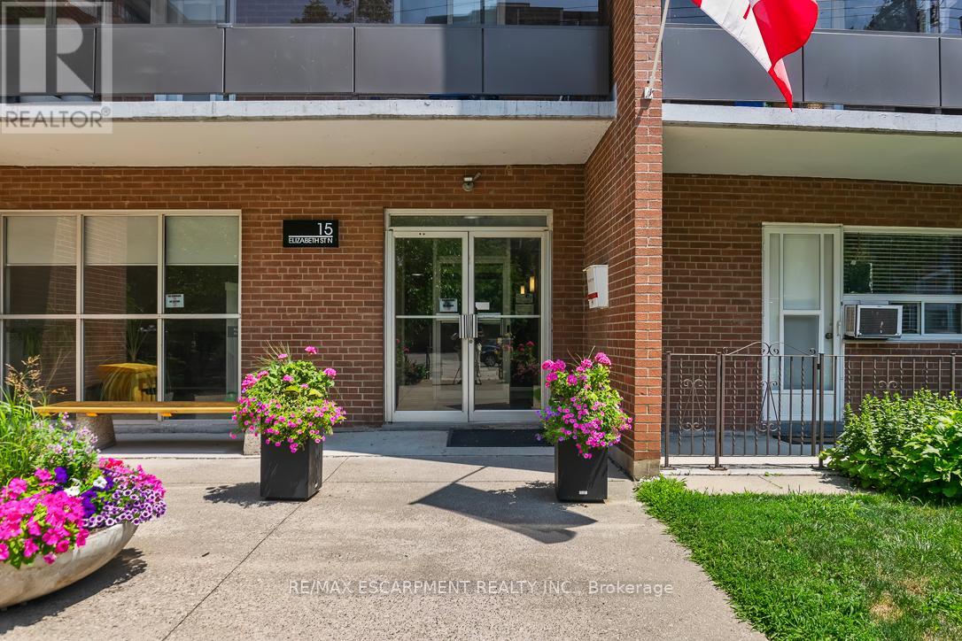 805 - 15 Elizabeth Street N, Mississauga, Ontario  L5G 2Z3 - Photo 2 - W12562640