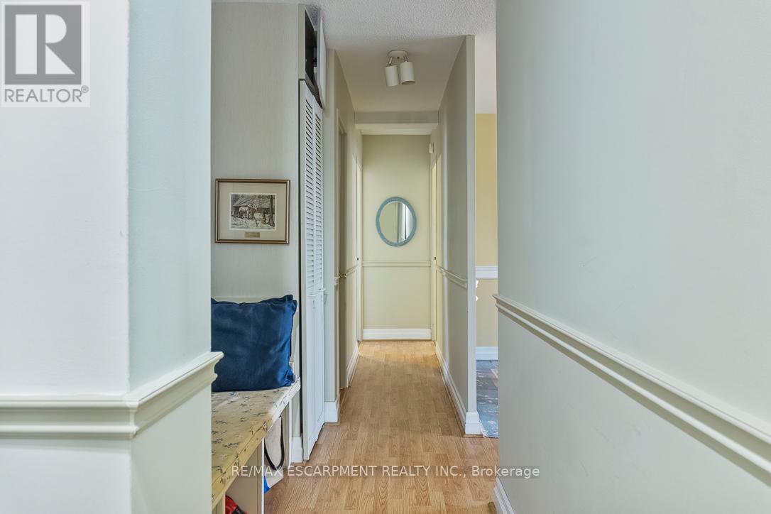 805 - 15 Elizabeth Street N, Mississauga, Ontario  L5G 2Z3 - Photo 4 - W12562640