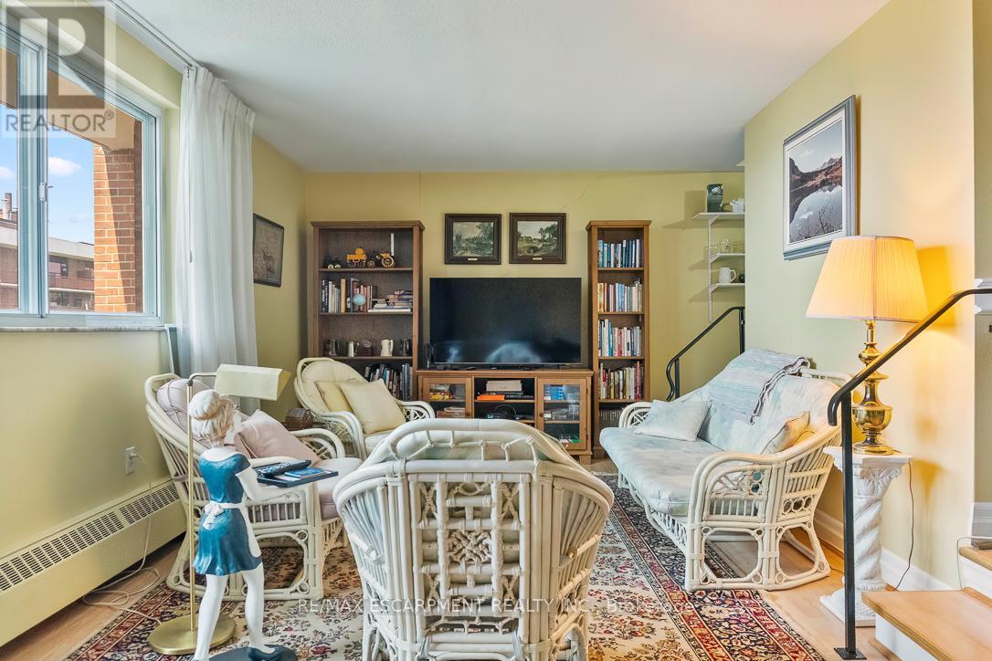 805 - 15 Elizabeth Street N, Mississauga, Ontario  L5G 2Z3 - Photo 5 - W12562640