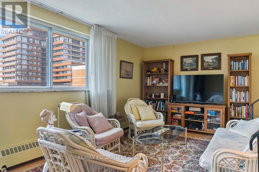 805 - 15 Elizabeth Street N, Mississauga, Ontario  L5G 2Z3 - Photo 6 - W12562640