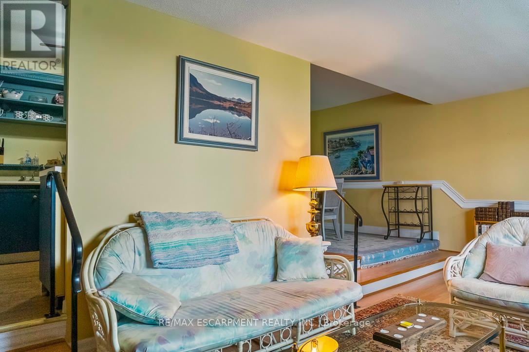 805 - 15 Elizabeth Street N, Mississauga, Ontario  L5G 2Z3 - Photo 8 - W12562640