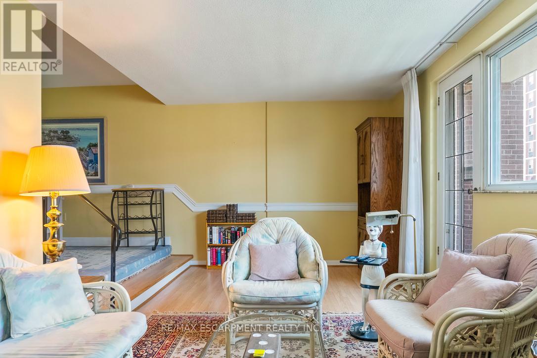 805 - 15 Elizabeth Street N, Mississauga, Ontario  L5G 2Z3 - Photo 9 - W12562640