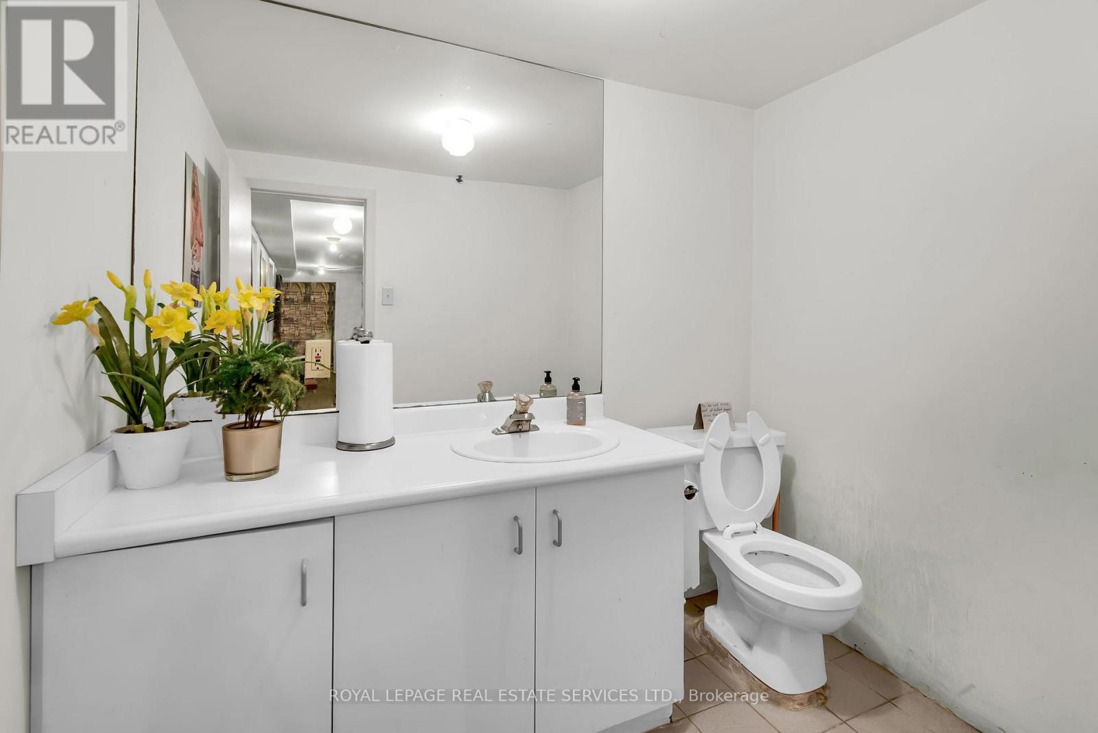 1232 St Clair Avenue W, Toronto, Ontario  M6E 1B7 - Photo 28 - W12562646