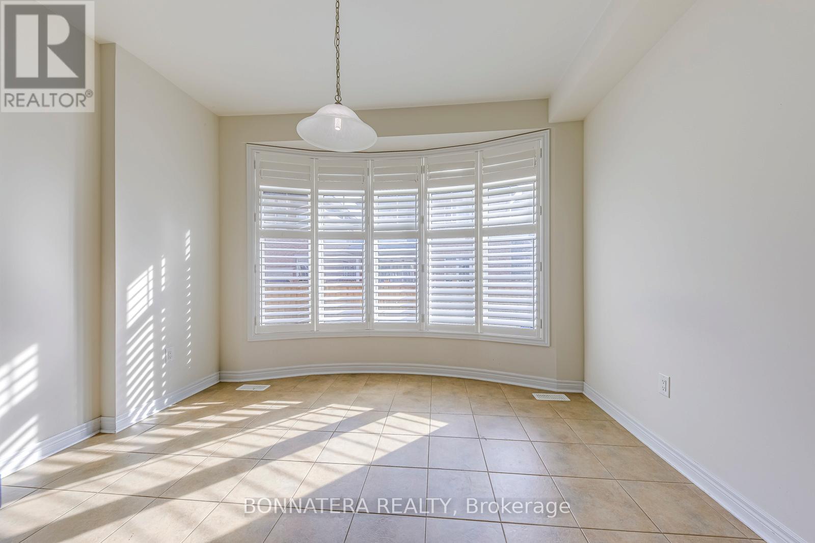 230 Jessie Caverhill Pass, Oakville, Ontario  L6M 0Z6 - Photo 15 - W12562676