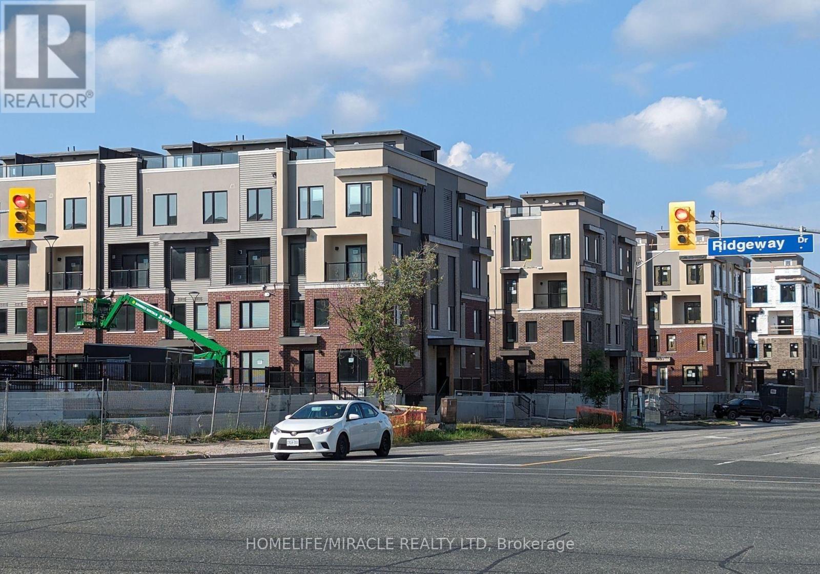 02 - 3415 Ridgeway Drive, Mississauga, Ontario  L5L 0B9 - Photo 2 - W12562684