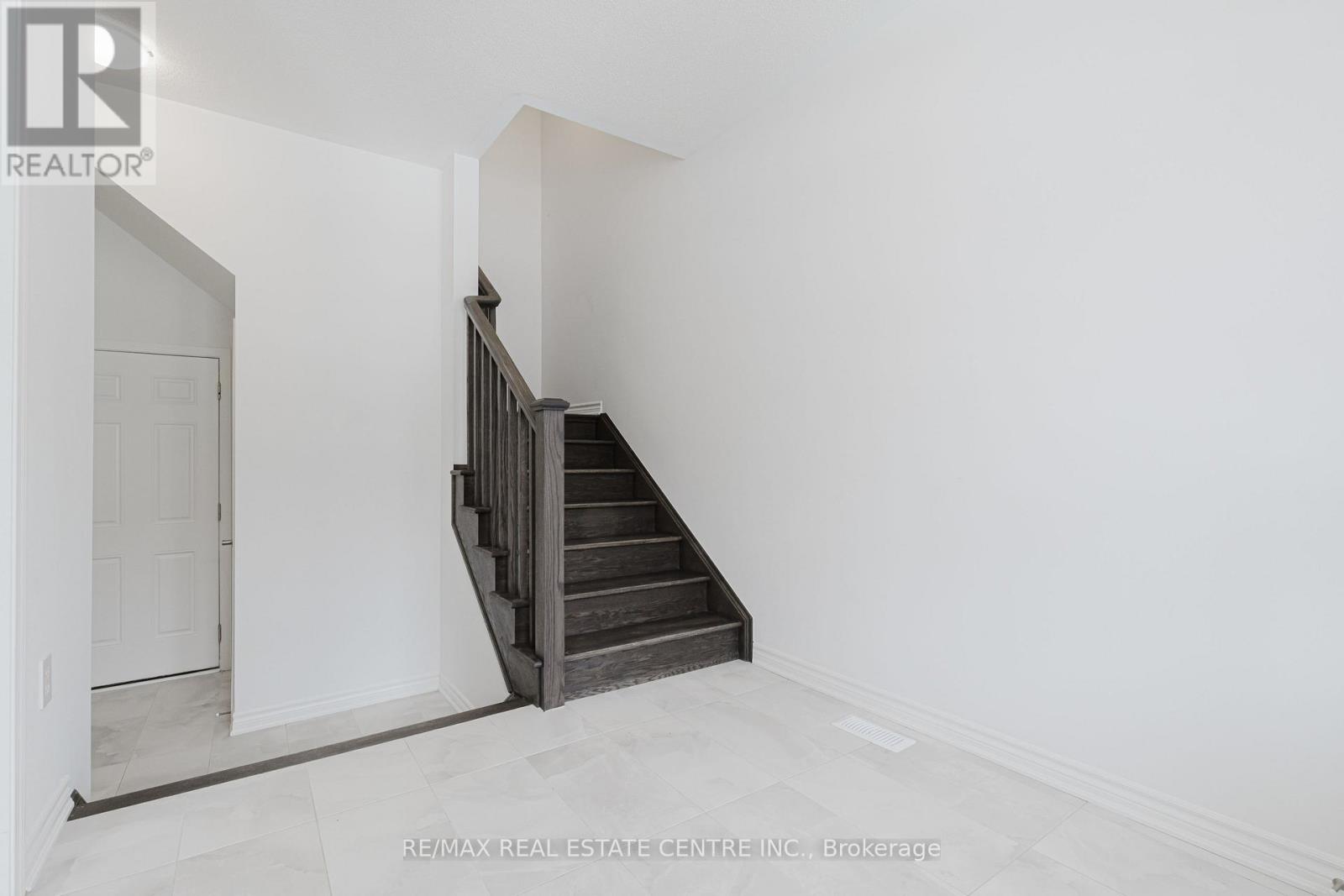 34 Bellasera Way, Caledon, Ontario  L7C 4P1 - Photo 3 - W12562686