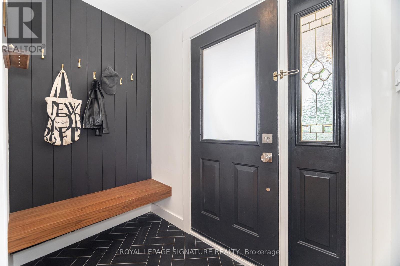 2431 Padstow Crescent, Mississauga, Ontario  L5J 2G2 - Photo 3 - W12562742