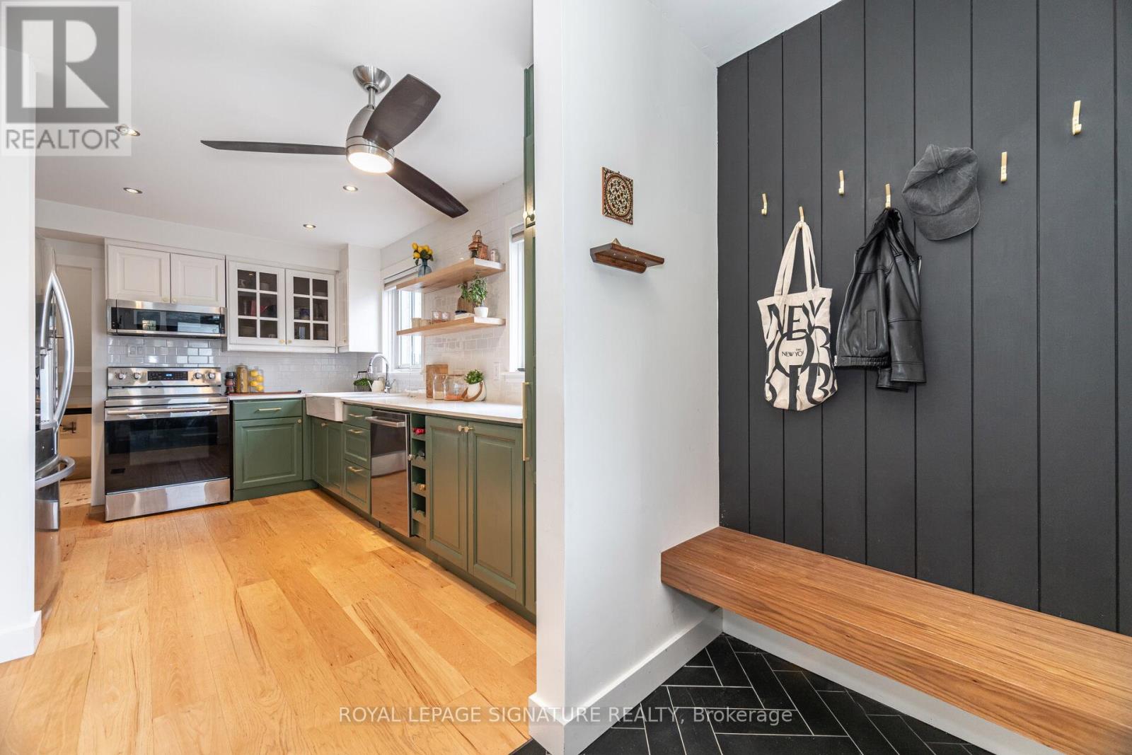 2431 Padstow Crescent, Mississauga, Ontario  L5J 2G2 - Photo 4 - W12562742