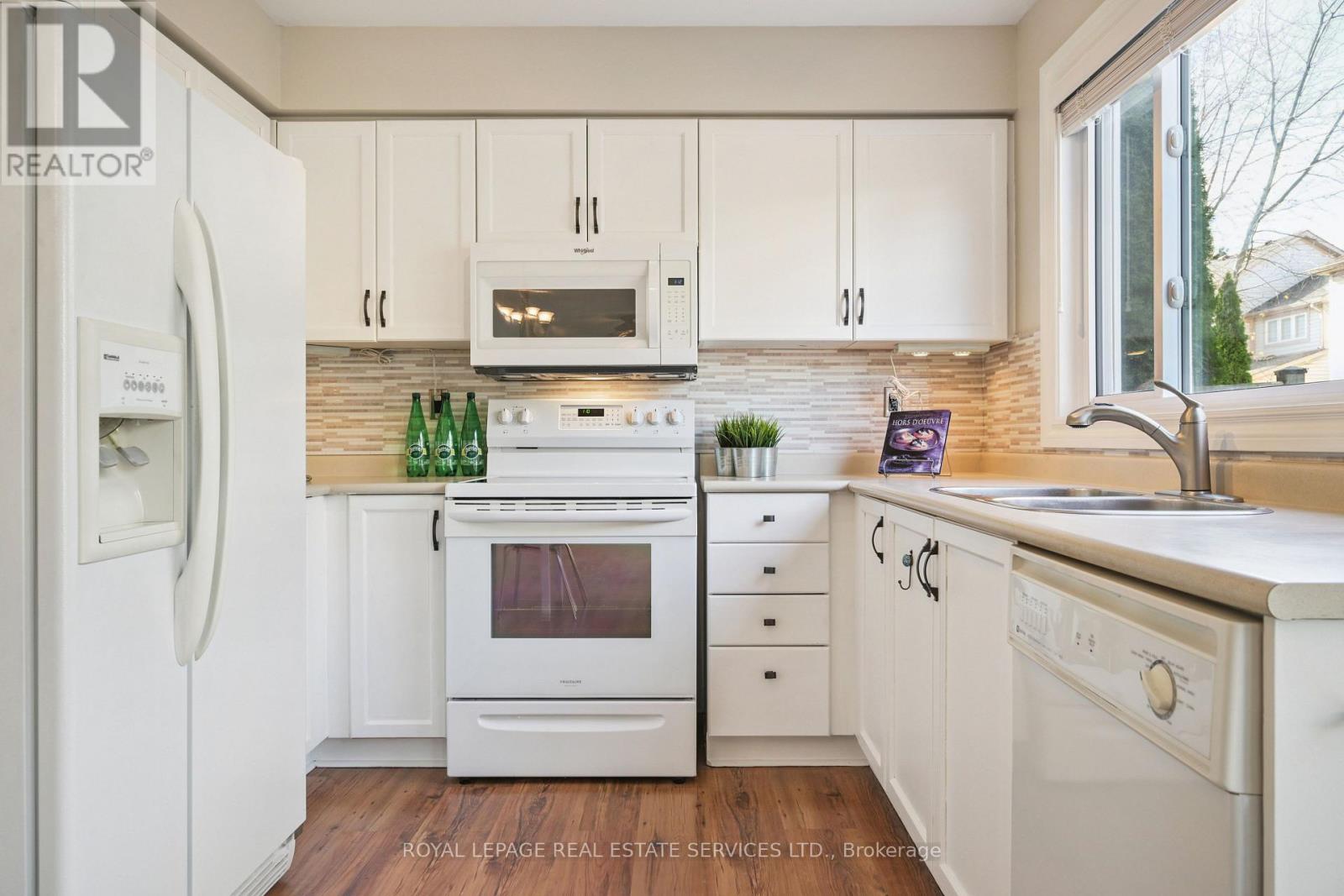 5025 Marjan Lane, Burlington, Ontario  L7L 6H9 - Photo 17 - W12562788