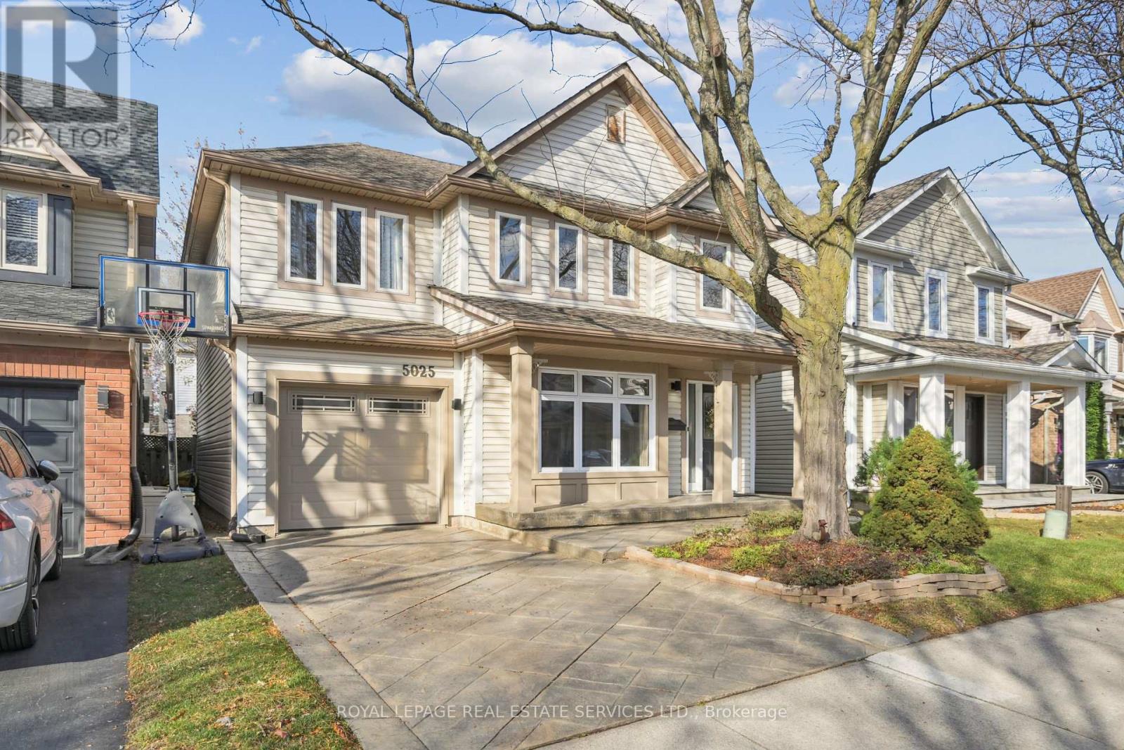 5025 Marjan Lane, Burlington, Ontario  L7L 6H9 - Photo 2 - W12562788