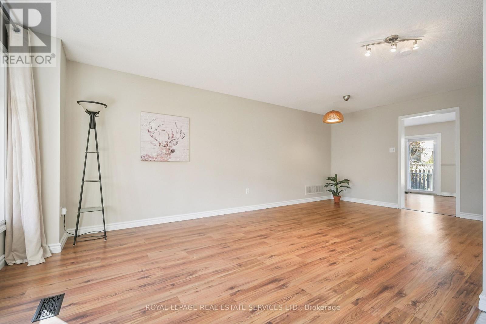 5025 Marjan Lane, Burlington, Ontario  L7L 6H9 - Photo 5 - W12562788