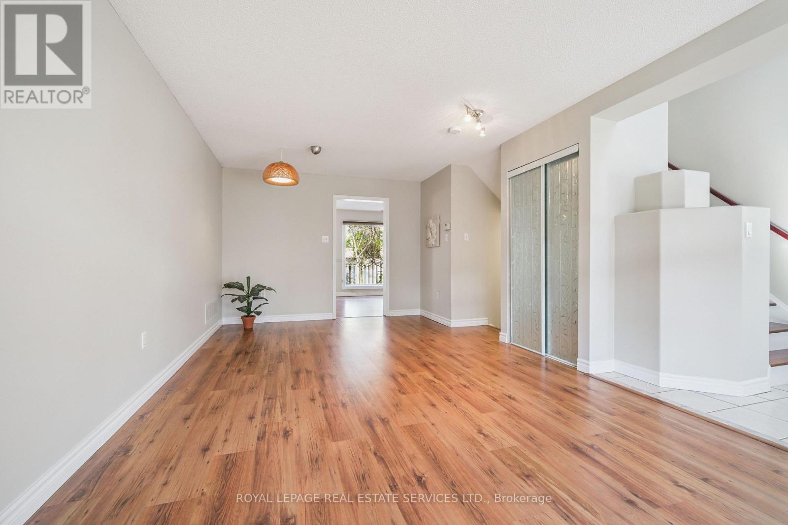 5025 Marjan Lane, Burlington, Ontario  L7L 6H9 - Photo 6 - W12562788