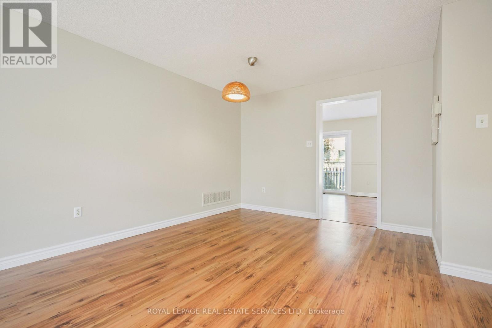 5025 Marjan Lane, Burlington, Ontario  L7L 6H9 - Photo 7 - W12562788