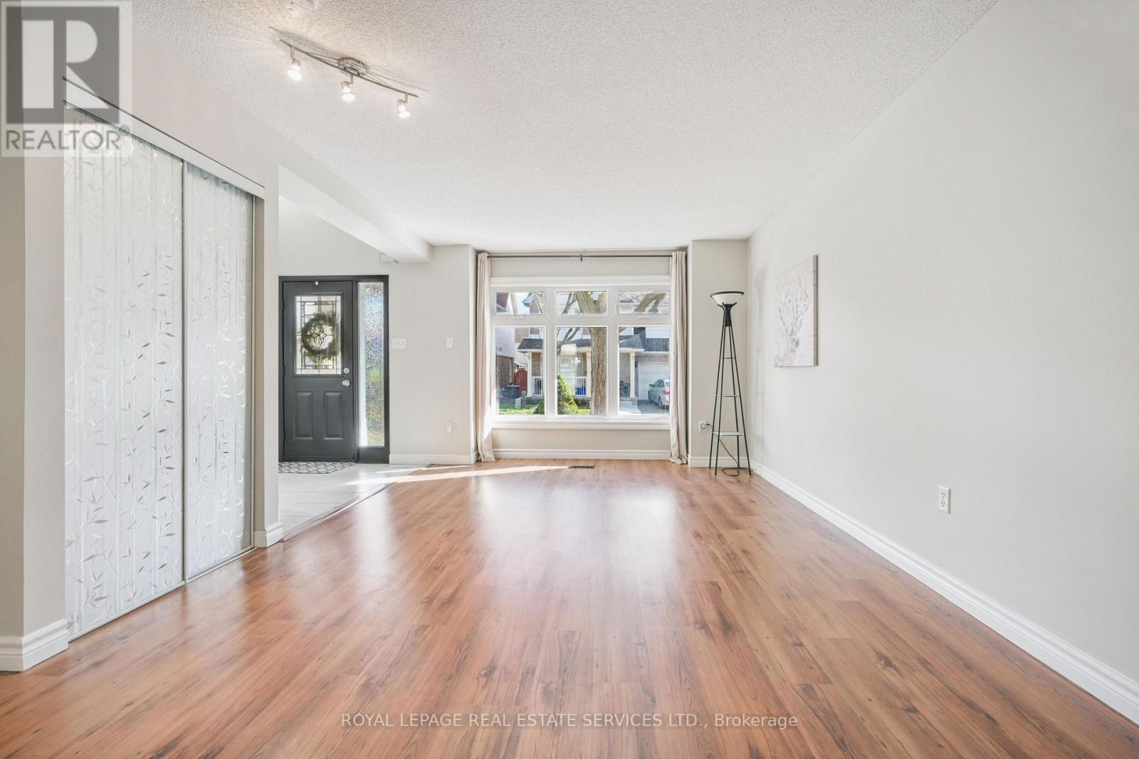 5025 Marjan Lane, Burlington, Ontario  L7L 6H9 - Photo 8 - W12562788