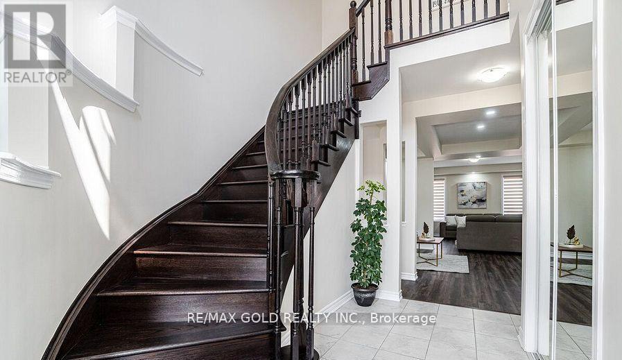 47 Stedford Crescent, Brampton, Ontario  L7A 4P5 - Photo 2 - W12562798