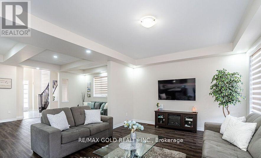 47 Stedford Crescent, Brampton, Ontario  L7A 4P5 - Photo 6 - W12562798