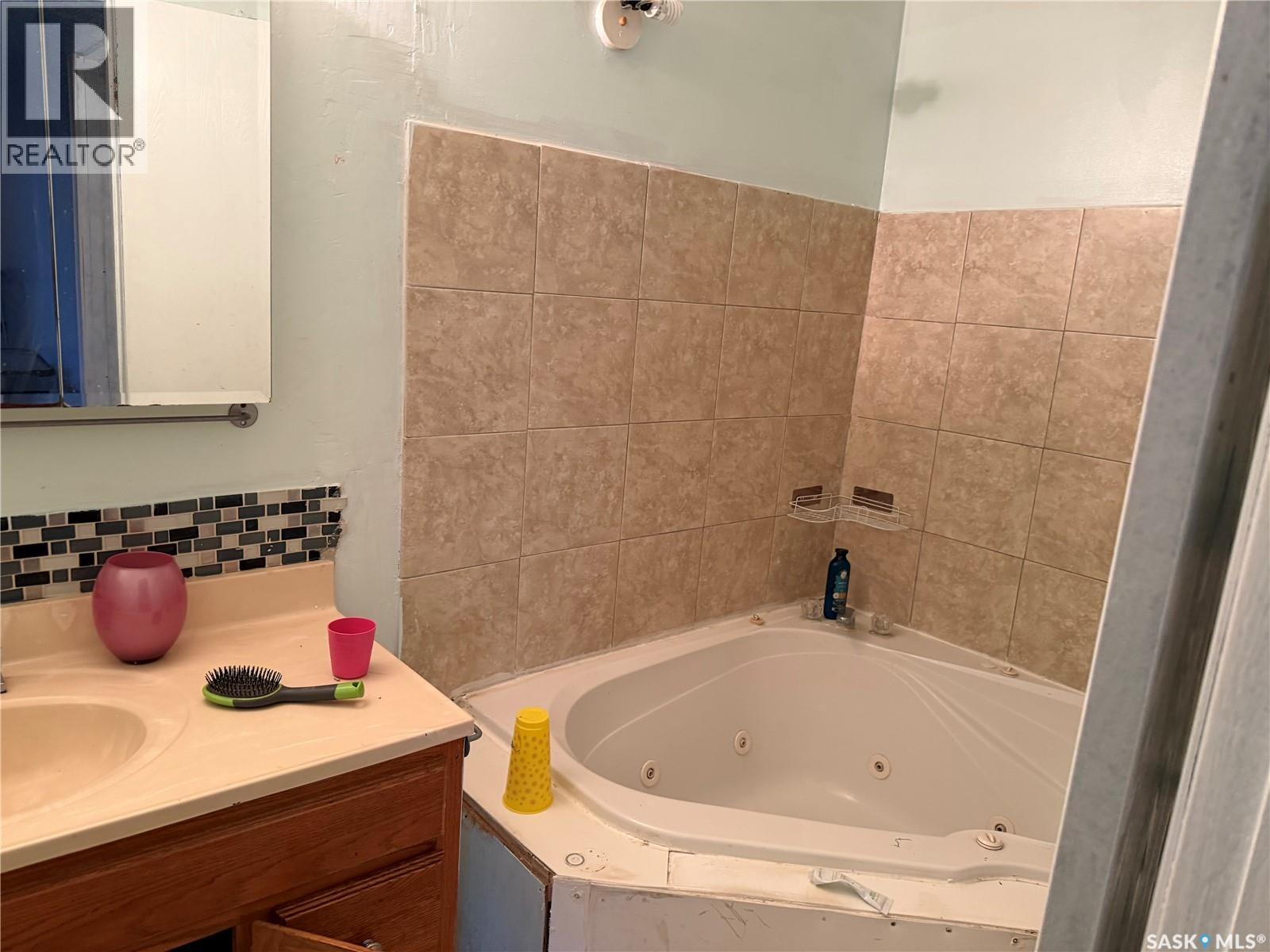 128 1st Avenue S, Coronach, Saskatchewan  S0H 0Z0 - Photo 17 - SK018048