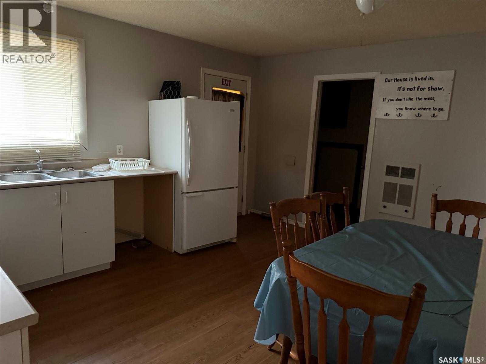 128 1st Avenue S, Coronach, Saskatchewan  S0H 0Z0 - Photo 5 - SK018048