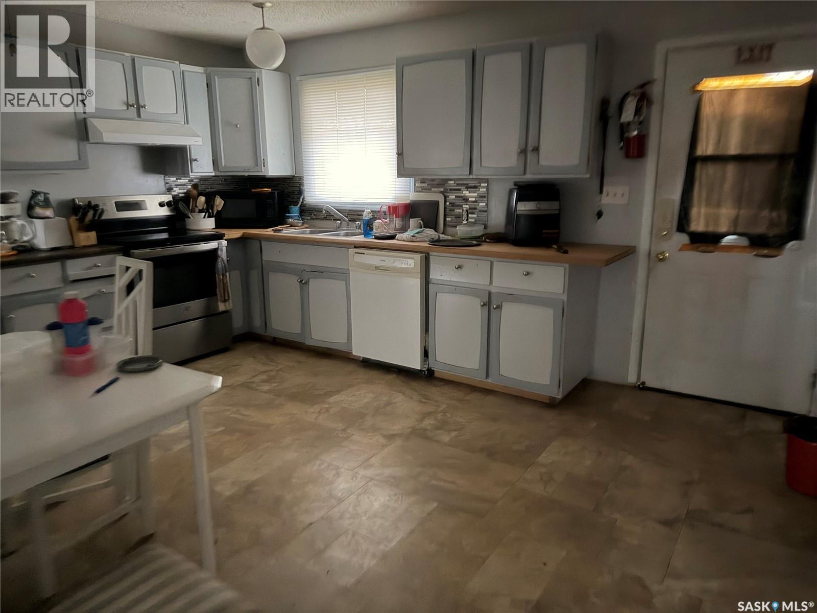 128 1st Avenue S, Coronach, Saskatchewan  S0H 0Z0 - Photo 14 - SK018048