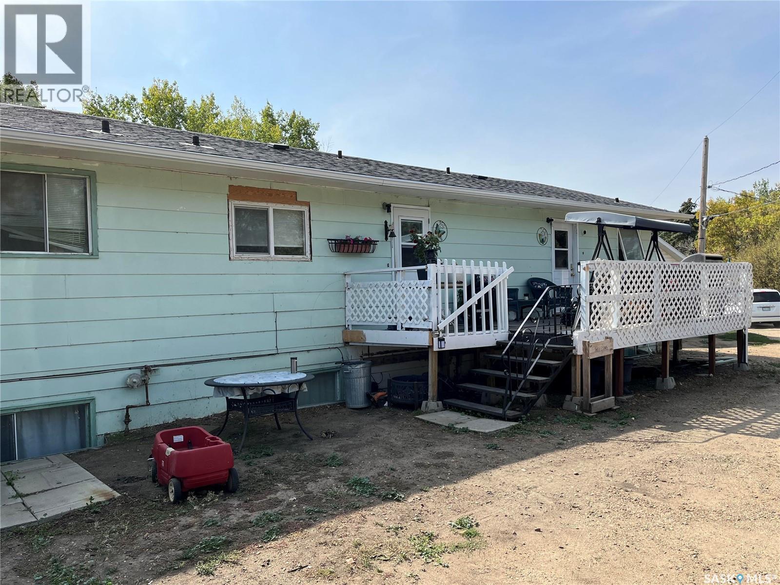 128 1st Avenue S, Coronach, Saskatchewan  S0H 0Z0 - Photo 2 - SK018048