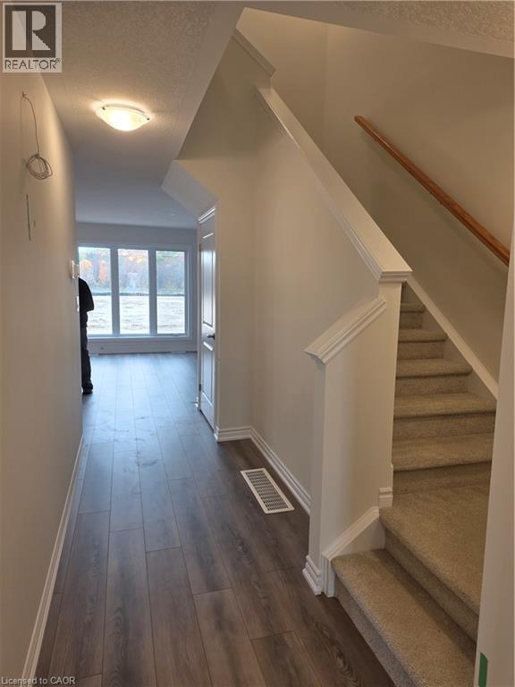 11 Pine Warbler Street, Kitchener, Ontario  N2P 0L7 - Photo 3 - 40789011