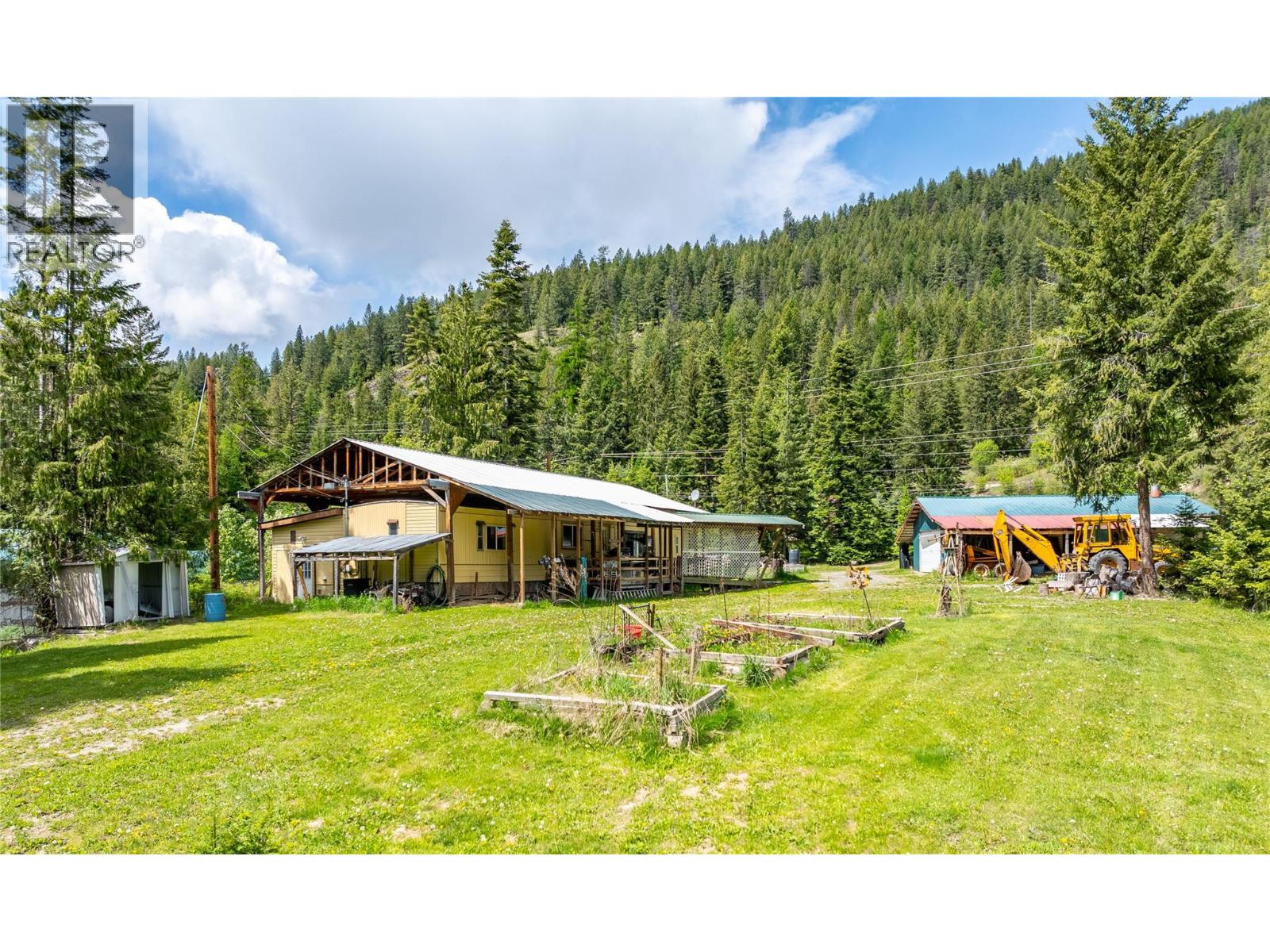 4717 GOAT RIVER NORTH Road, Arrow Creek, British Columbia