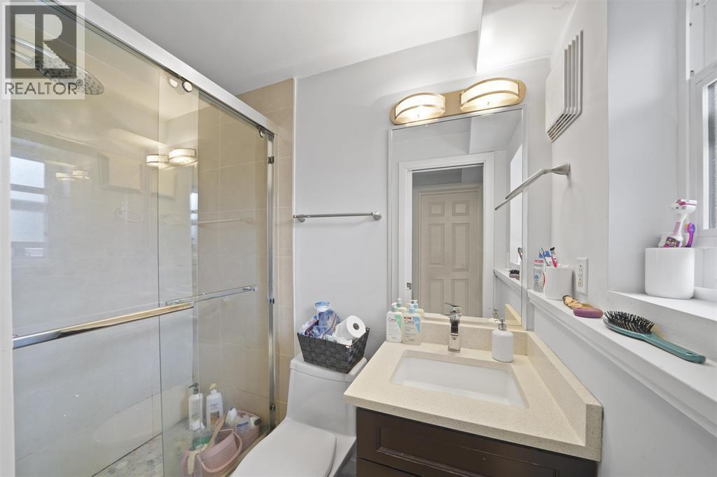 7768 18th Avenue, Burnaby, British Columbia  V3N 1J2 - Photo 14 - R3068083