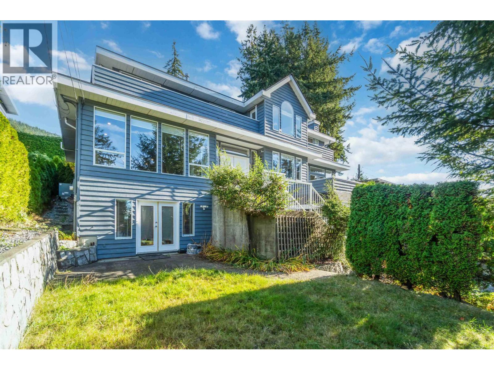 456 Montroyal Boulevard, North Vancouver, British Columbia  V7N 3E1 - Photo 3 - R3068048