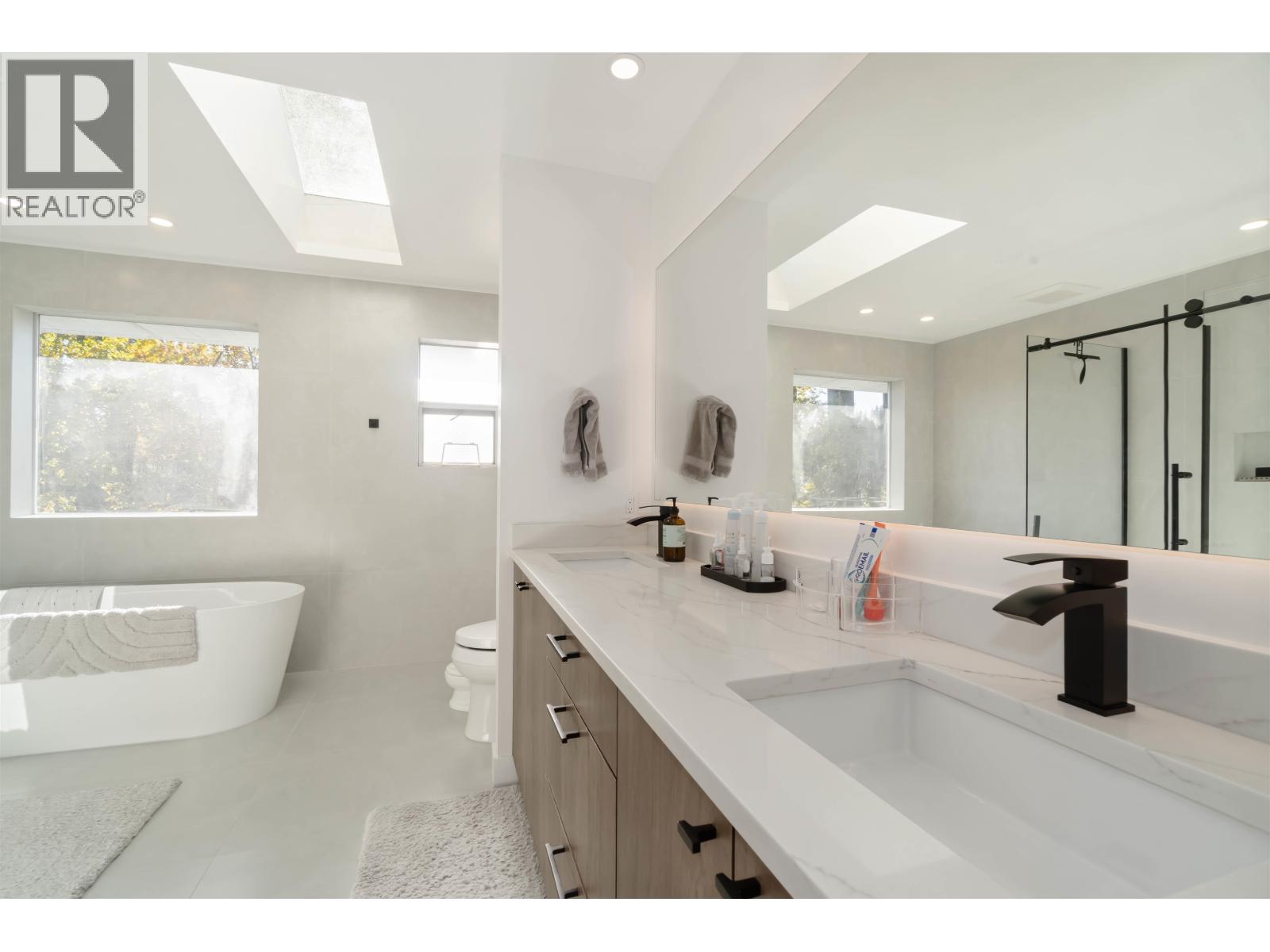 456 Montroyal Boulevard, North Vancouver, British Columbia  V7N 3E1 - Photo 17 - R3068048