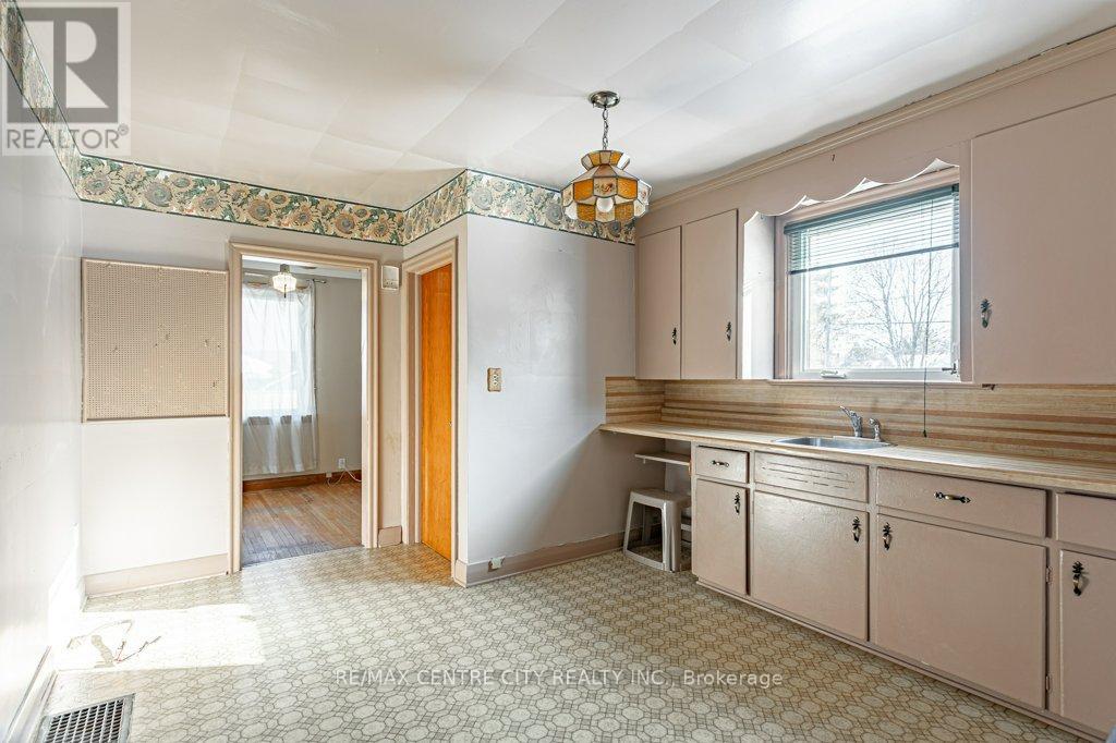 1429 Brydges Street, London East, Ontario  N5W 2C6 - Photo 9 - X12562928